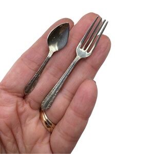 Vintage Miniature Fork & Spoon Brooch Set – Silver-Tone Metal (c. 1970s)